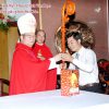 Duy Chinh tặng gây cho Đức Tổng Giám Mục Phaolo Bùi Văn Đọc thuộc Tổng giáo phận Sài Gòn